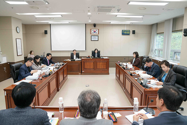 용인특례시의회 경제환경위원회, 행정사무감사 8일차ⓒ경기타임스