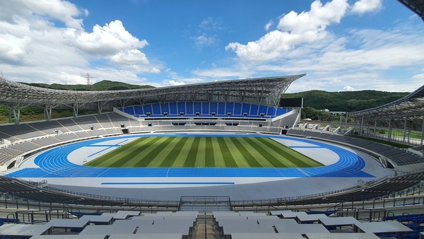 사진)2022 경기도종합체육대회 개막식이 열리는 용인미르스타디움 전경ⓒ경기타임스