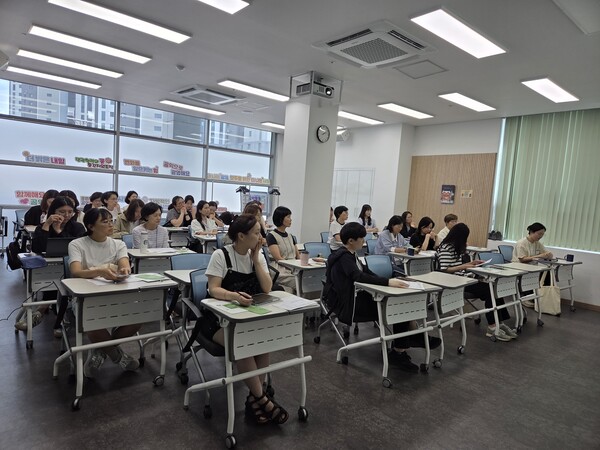 8일 공익활동지원센터에서 ‘협동조합 사무행정 매니저 양성과정’이 진행 중이다.ⓒ경기타임스