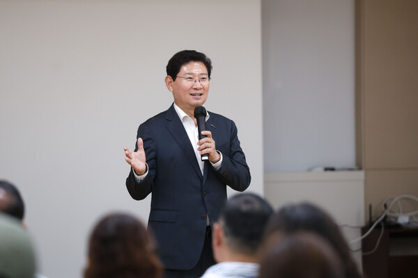 17일 용인산림교육센터에서 열린 워크숍에 참석한 이상일 시장이 인사말을 하고 있다ⓒ경기타임스